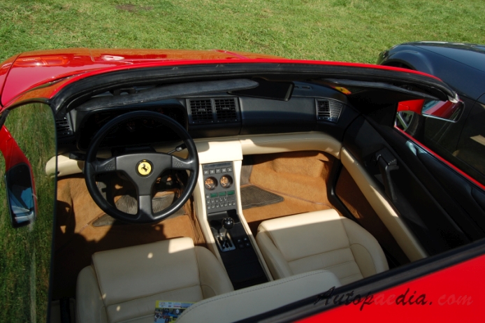 Ferrari 348 1989-1995 (1989-1993 TS), wnętrze