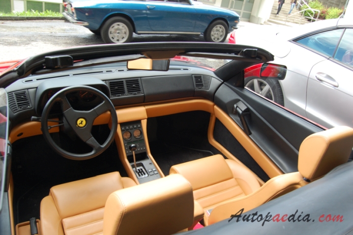 Ferrari 348 1989-1995 (1993-1995 Spider), interior