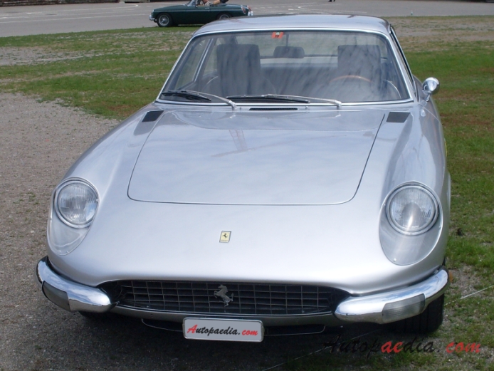 Ferrari 365 GT 2+2 1967-1971, przód