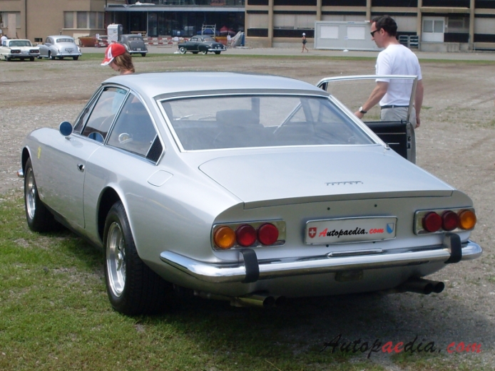 Ferrari 365 GT 2+2 1967-1971,  left rear view