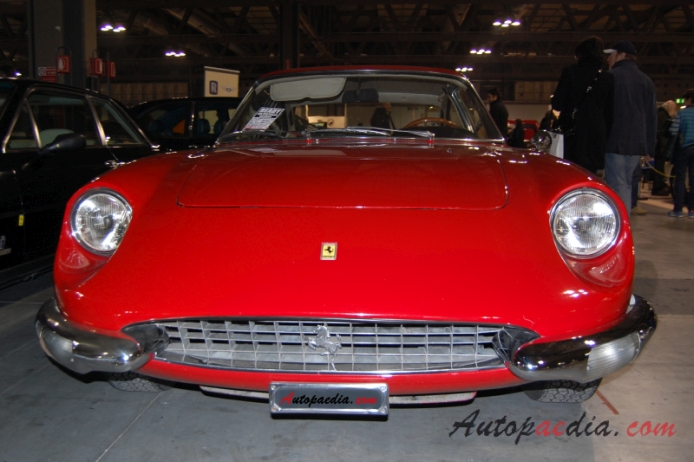 Ferrari 365 GT 2+2 1967-1971, front view
