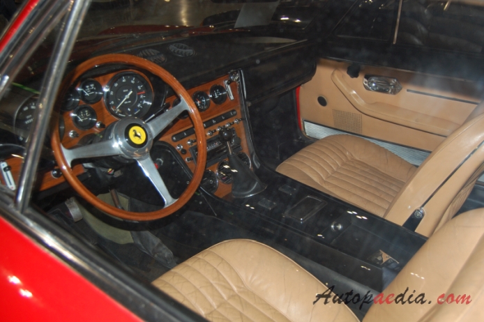 Ferrari 365 GT 2+2 1967-1971, interior