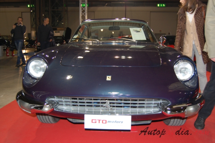 Ferrari 365 GT 2+2 1967-1971 (1968), front view