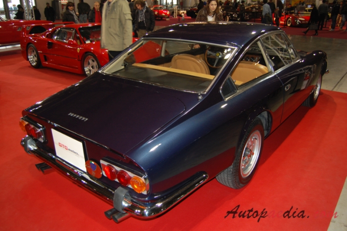 Ferrari 365 GT 2+2 1967-1971 (1968), right rear view