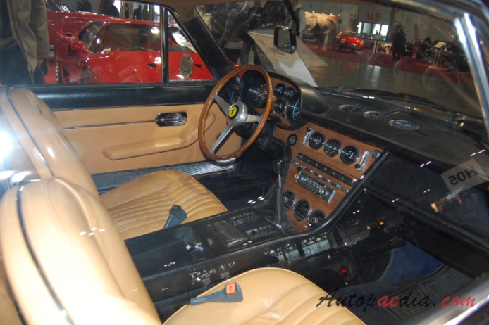 Ferrari 365 GT 2+2 1967-1971 (1968), wnętrze