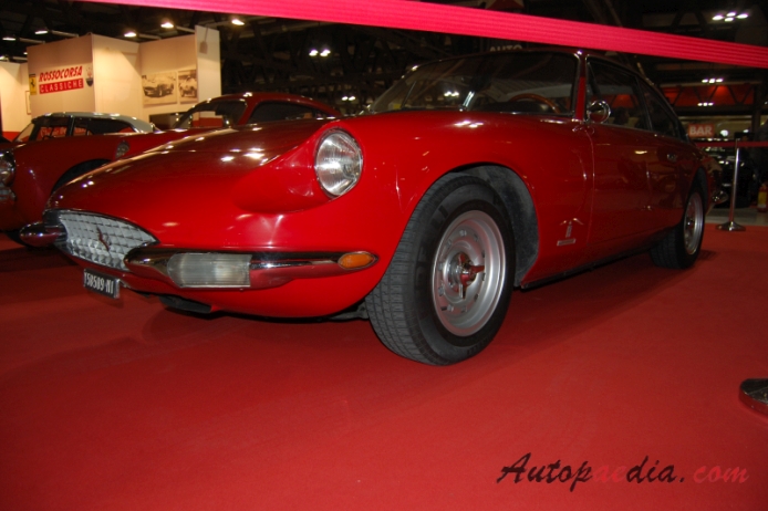 Ferrari 365 GT 2+2 1967-1971 (1969), left front view