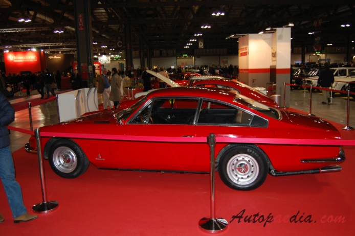 Ferrari 365 GT 2+2 1967-1971 (1969), left side view