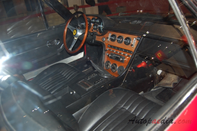 Ferrari 365 GT 2+2 1967-1971 (1969), wnętrze