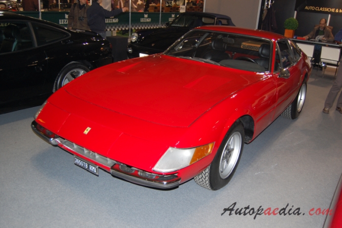 Ferrari 365 GT/4 (Daytona) 1968-1973 (1971-1973 GTB/4), left front view