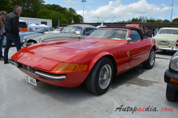 Ferrari 365 GT/4 (Daytona) 1968-1973 (1971-1973 GTS/4), left front view
