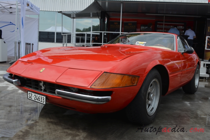 Ferrari 365 GT/4 (Daytona) 1968-1973 (1971 GTB/4), left front view