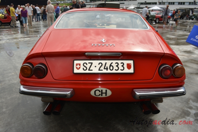 Ferrari 365 GT/4 (Daytona) 1968-1973 (1971 GTB/4), rear view