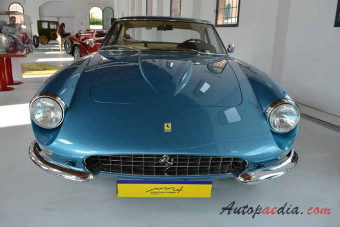 Ferrari 500 Superfast 1964-1966 (1964), front view