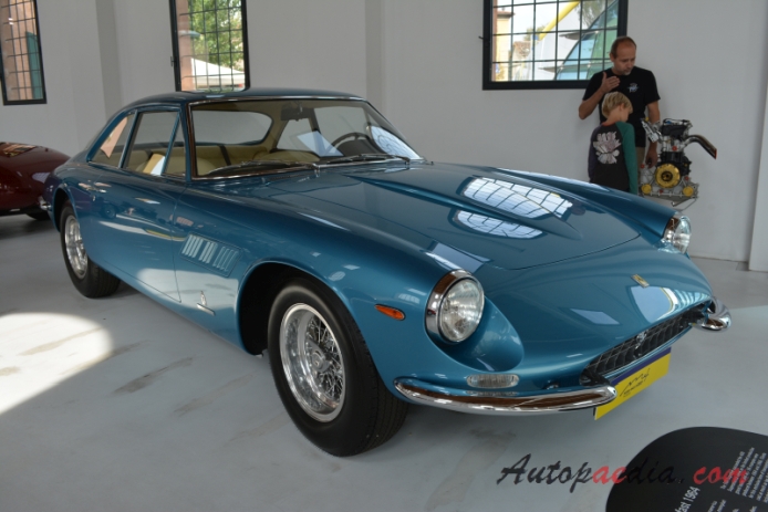 Ferrari 500 Superfast 1964-1966 (1964), prawy przód