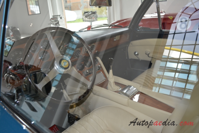Ferrari 500 Superfast 1964-1966 (1964), interior