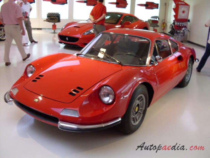 Ferrari Dino 206 GT 1967-1969 (1967), left front view