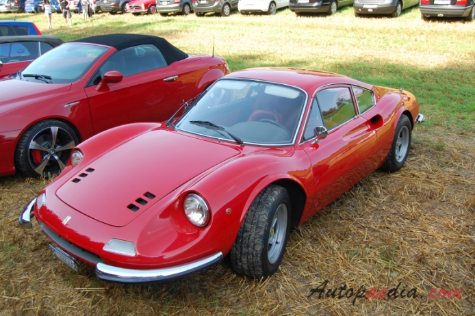 Ferrari Dino 246 GT 1969-1974 (1971-1974), left front view