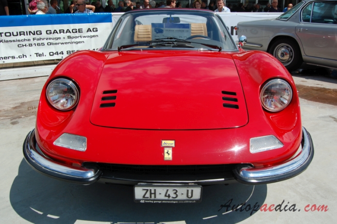 Ferrari Dino 246 GT 1969-1974 (1972 GTS), przód