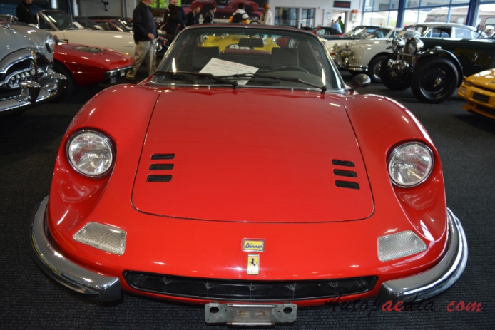 Ferrari Dino 246 GT 1969-1974 (1974 GTS), przód