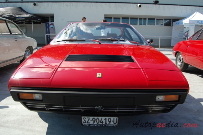 Ferrari Dino 308 GT4 1973-1980 (1976), przód