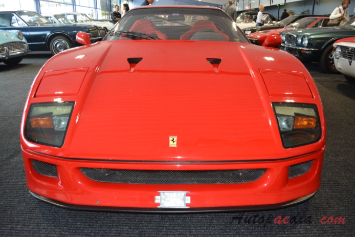 Ferrari F40 1987-1992, front view