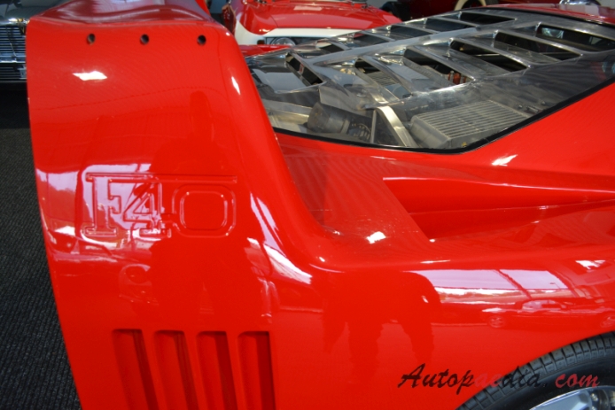Ferrari F40 1987-1992, emblemat bok 