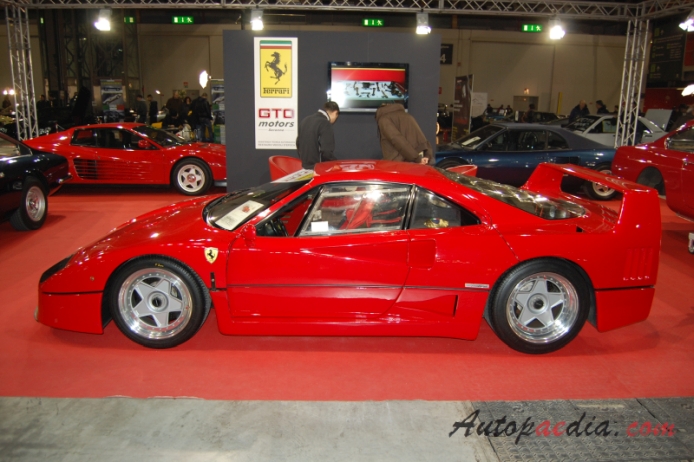 Ferrari F40 1987-1992 (1989), left side view