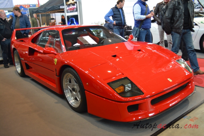 Ferrari F40 1987-1992 (1989), prawy przód