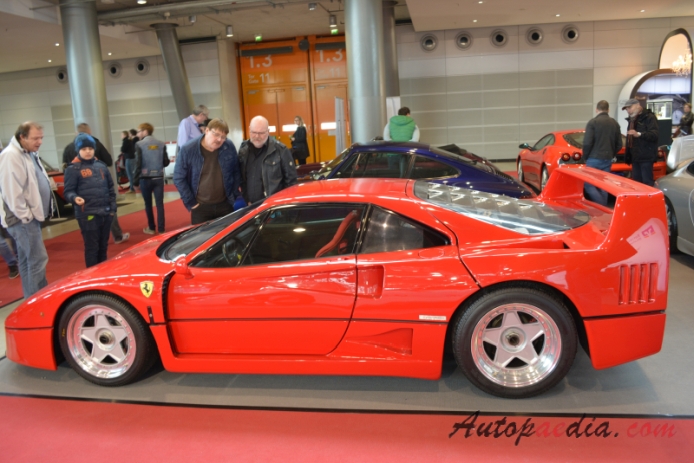 Ferrari F40 1987-1992 (1989), left side view
