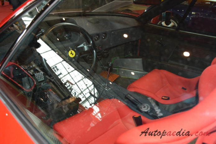 Ferrari F40 1987-1992 (1989), interior
