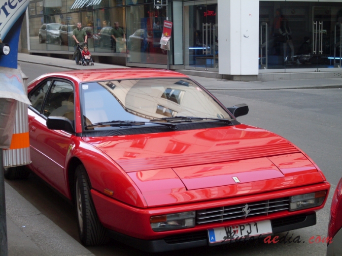 Ferrari Mondial 1980-1993 (1989-1993 Mondial T), right front view
