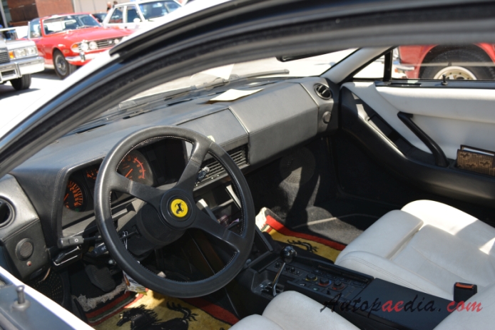 Ferrari Testarossa 1984-1991 (1985), wnętrze