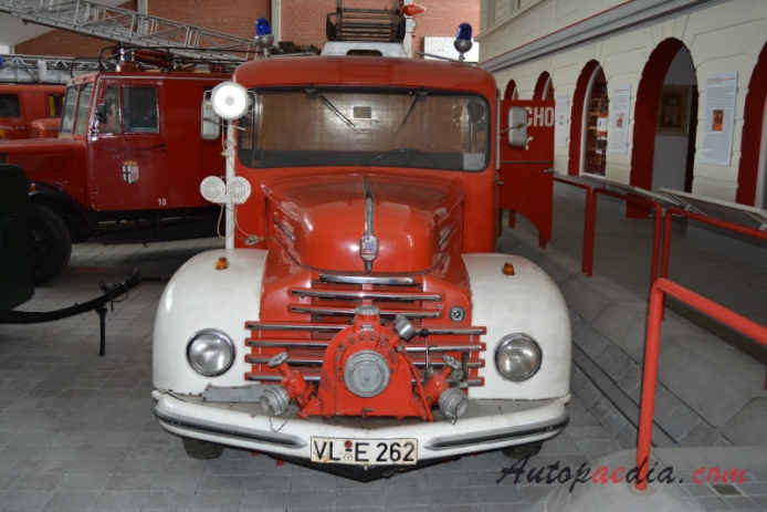 Ford FK 1. Series 1951-1955 (1952 G 39 S LF 8 wóz strażacki), przód