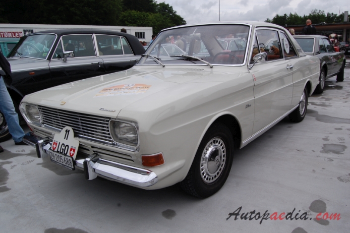 Ford M-Series 4th generation (P6) 1966-1970 (1966-1967 Taunus 15M TS Coupé 2d), left front view