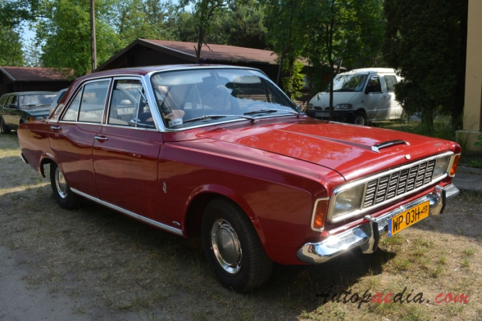 Ford M-Series 4th generation (P7) 1967-1968 (1967 20M 2000S sedan 4d), right front view
