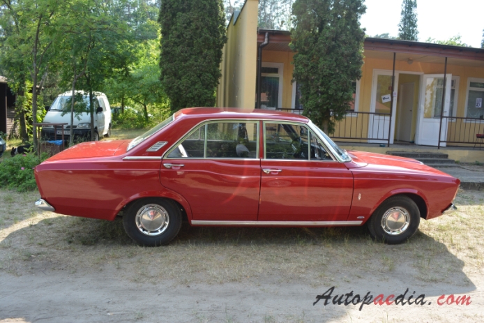 Ford M-Series 4th generation (P7) 1967-1968 (1967 20M 2000S sedan 4d), right side view