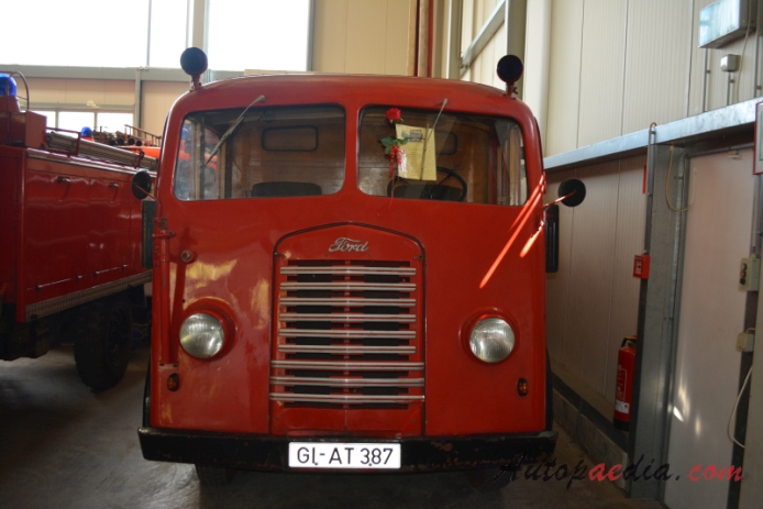 Ford LF 20 1940 (Metz wóz strażacki), przód