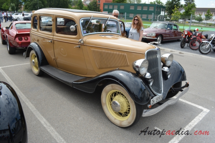 Ford Model 40 (Ford V8) 1933-1934 (1933 Deluxe saloon 4d), prawy przód