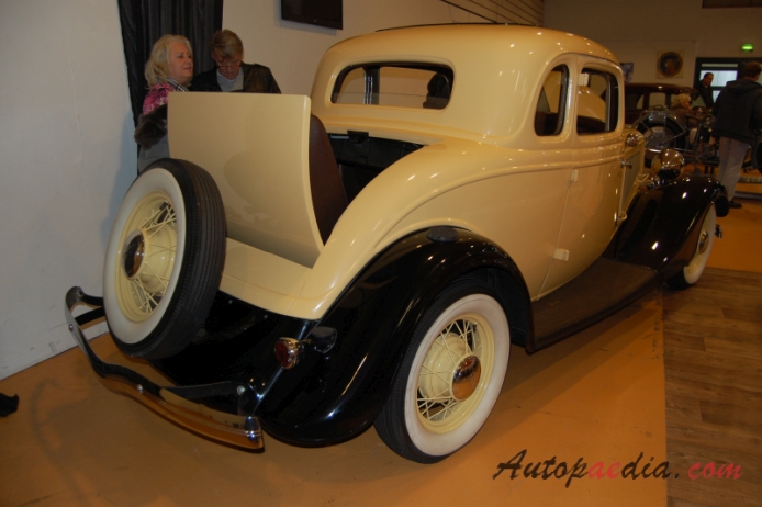 Ford Model 40 (Ford V8) 1933-1934 (1934 Model 40B Deluxe Coupé 2d), prawy tył