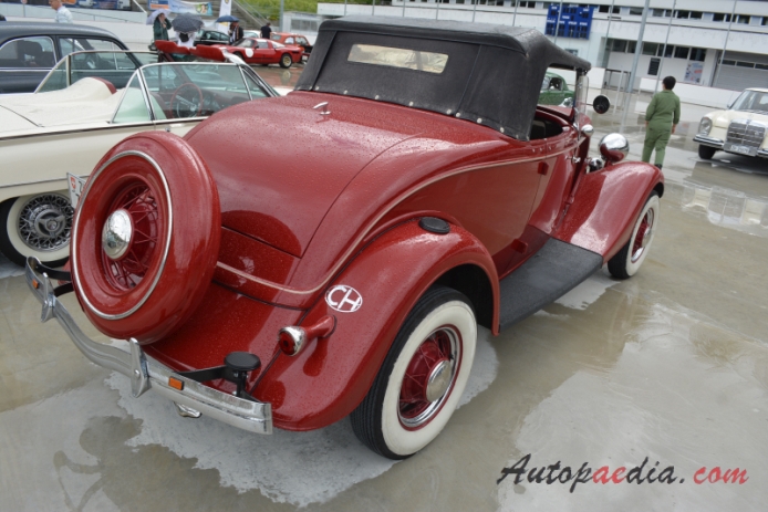 Ford V8 1932-1940 (1934 Model 40B convertible 2d), right rear view