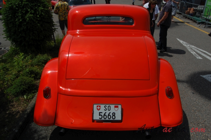 Ford V8 1932-1940 (1934 Model 40B customized hot rod Coupé 2d), rear view