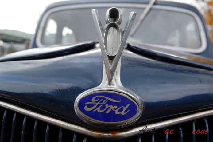 Ford Model 48 (Ford V8) 1935-1936 (1935 saloon 2d), front emblem  
