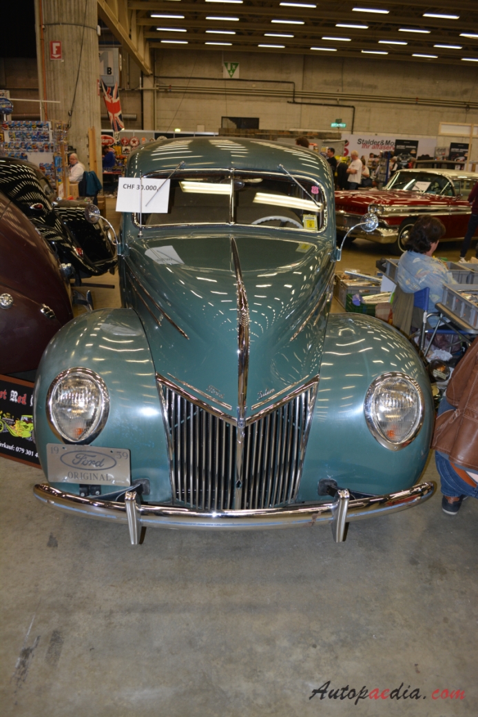 De Luxe Ford 1937-1940 (1939 Model 91A sedan 4d), przód