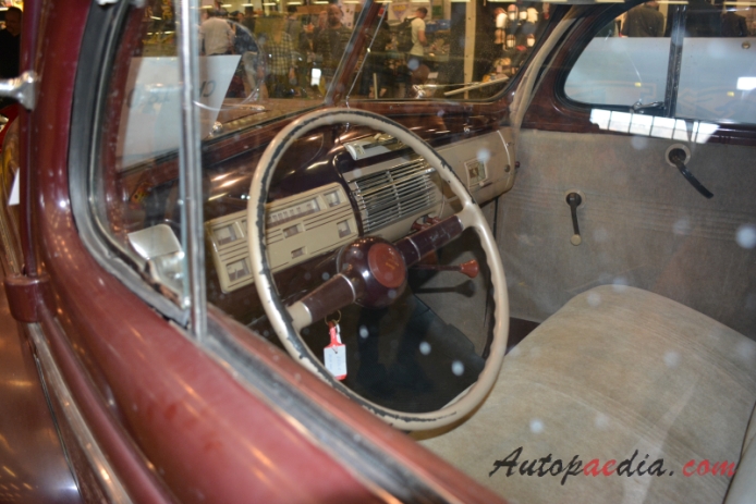 De Luxe Ford 1937-1940 (1940 Model 01A sedan 4d), wnętrze