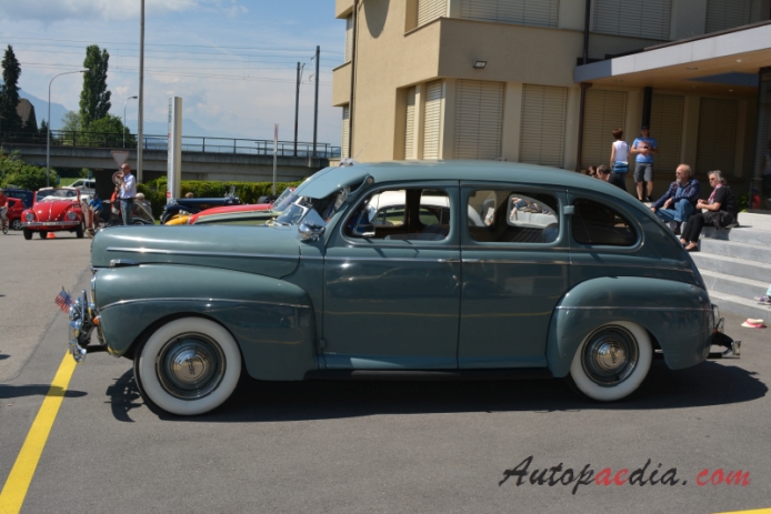 Ford 1941 (Super De Luxe sedan 4d), left side view