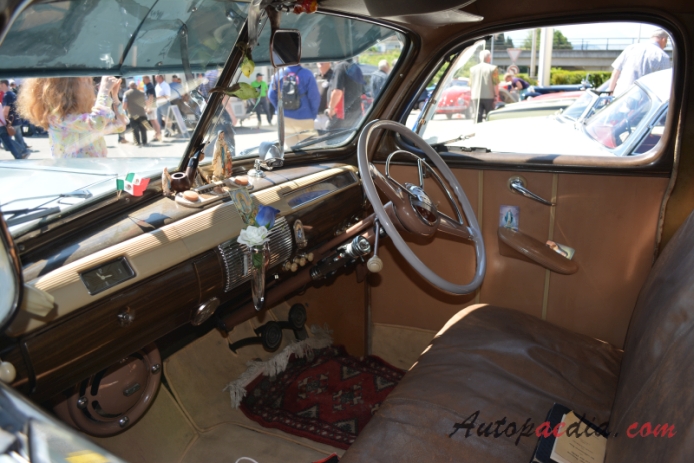 Ford 1941 (Super De Luxe sedan 4d), interior