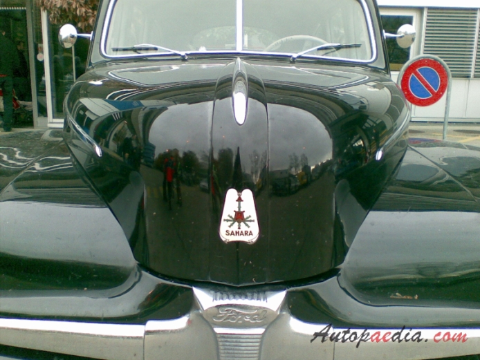 Ford 1947-1948 (Sahara), emblemat przód 