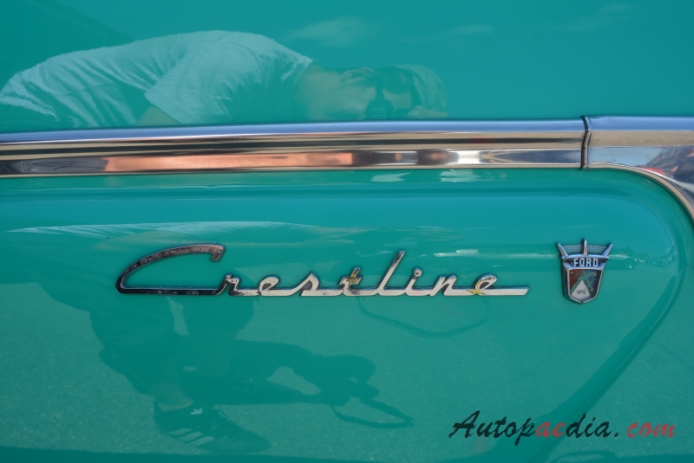 Ford 1952-1954 (1954 Crestline cabriolet 2d), emblemat bok 