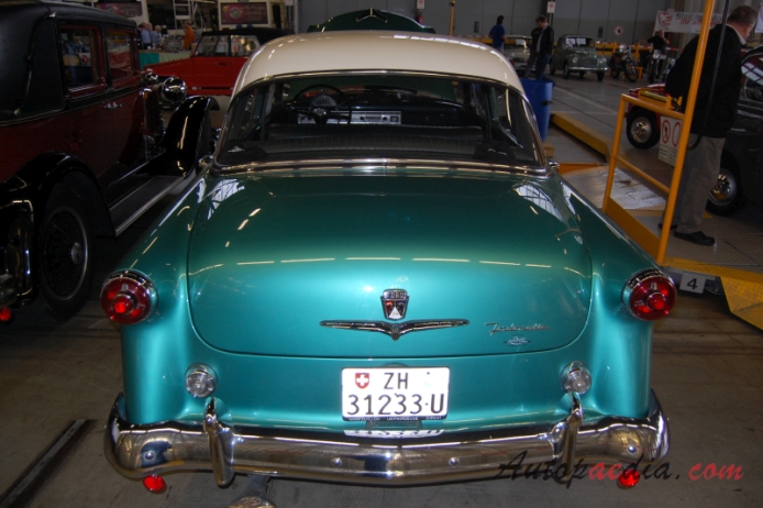 Ford 1952-1954 (1954 Customline sedan 4d), rear view