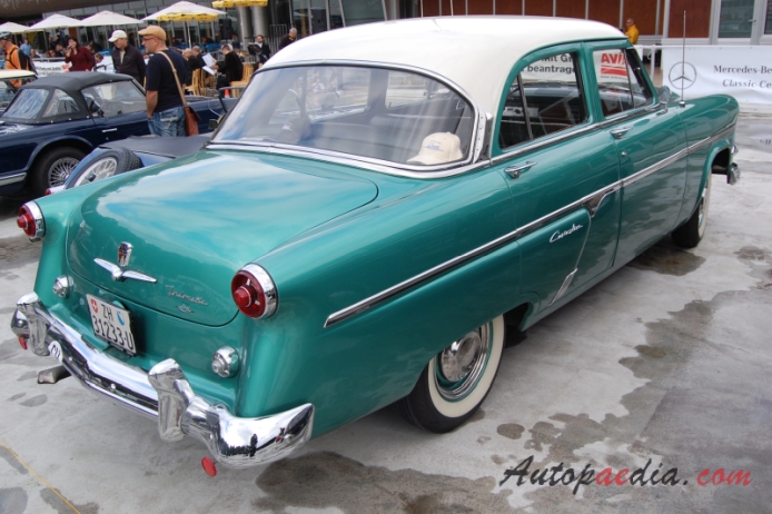Ford 1952-1954 (1954 Customline sedan 4d), right rear view